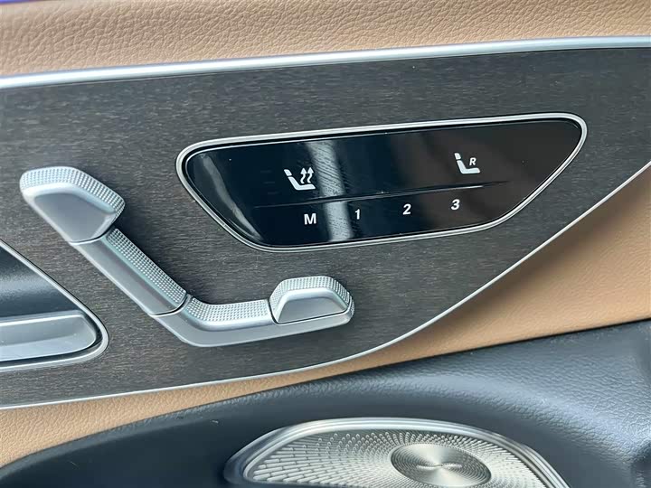 Фото 9 - Mercedes-Benz E-Class