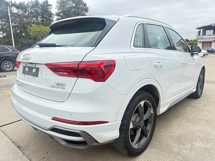 Фото 4 - Audi Q3