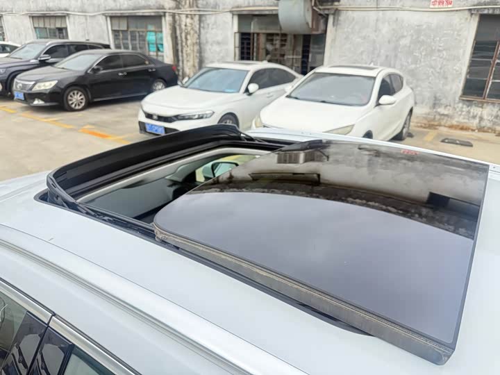 Фото 8 - Audi Q3