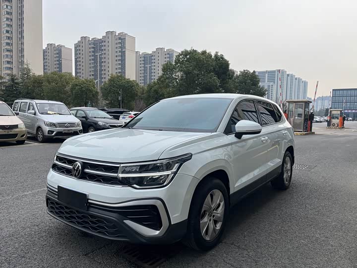 Фото 1 - Volkswagen Tharu