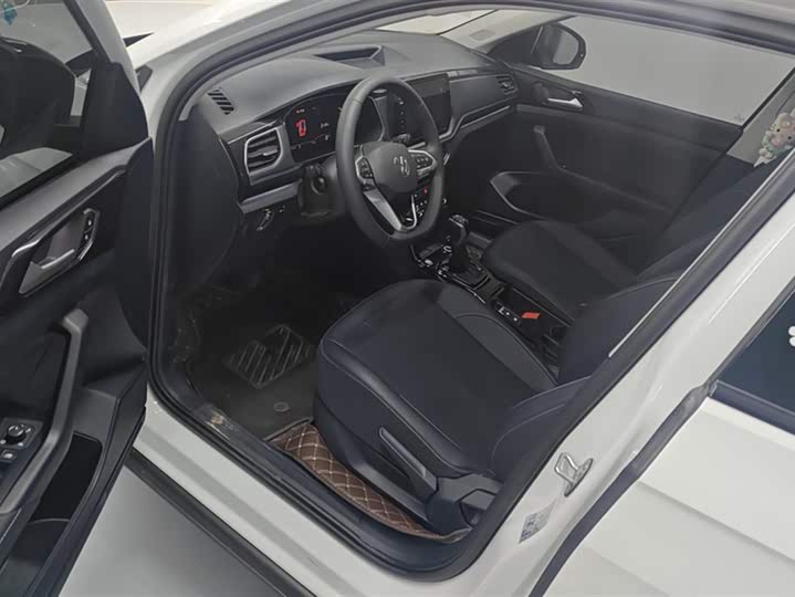 Фото 9 - Volkswagen Tharu