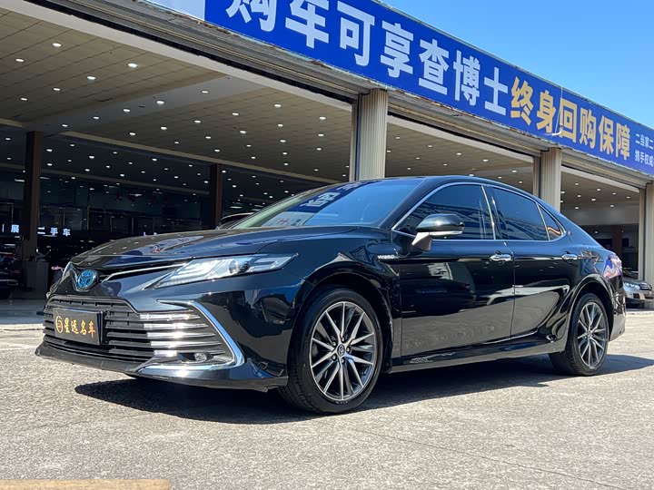 Фото 1 - Toyota Camry