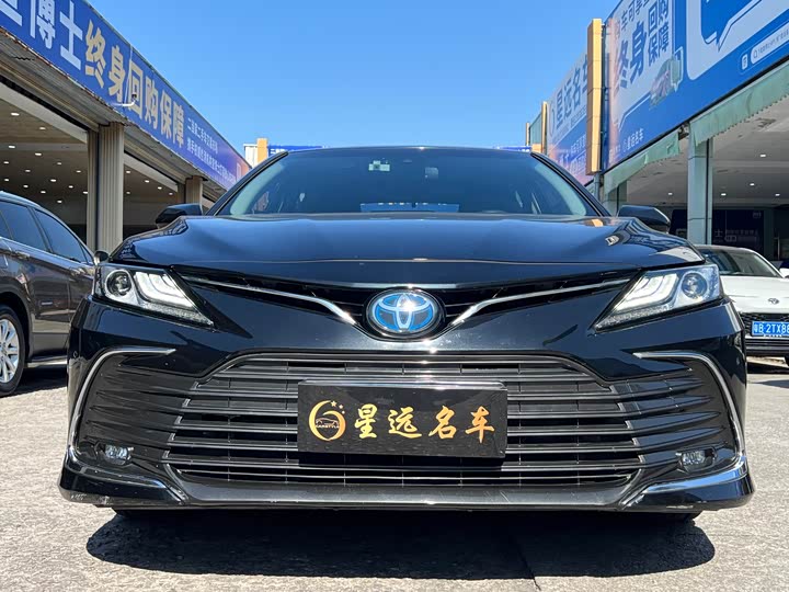 Фото 2 - Toyota Camry