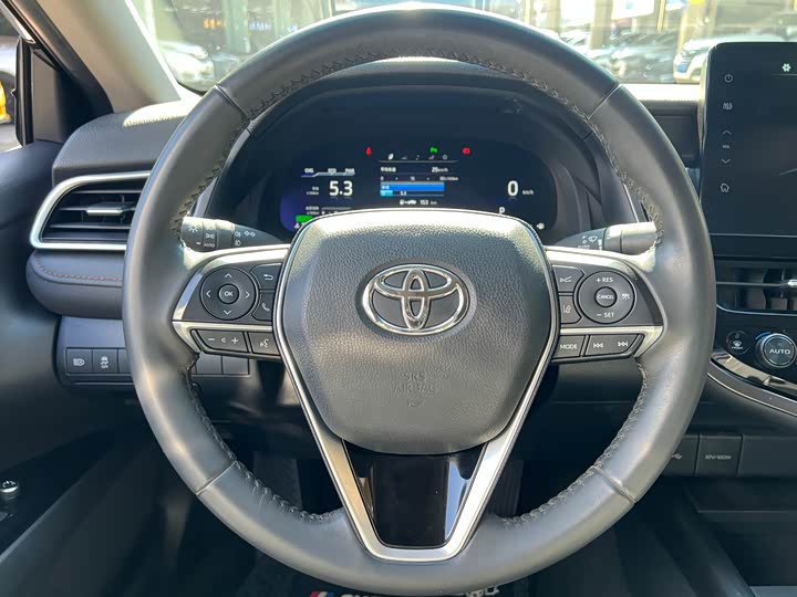 Фото 4 - Toyota Camry