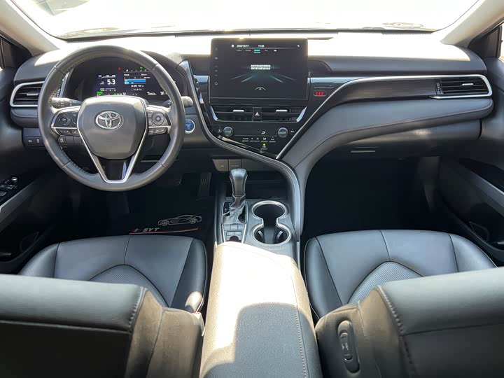 Фото 6 - Toyota Camry