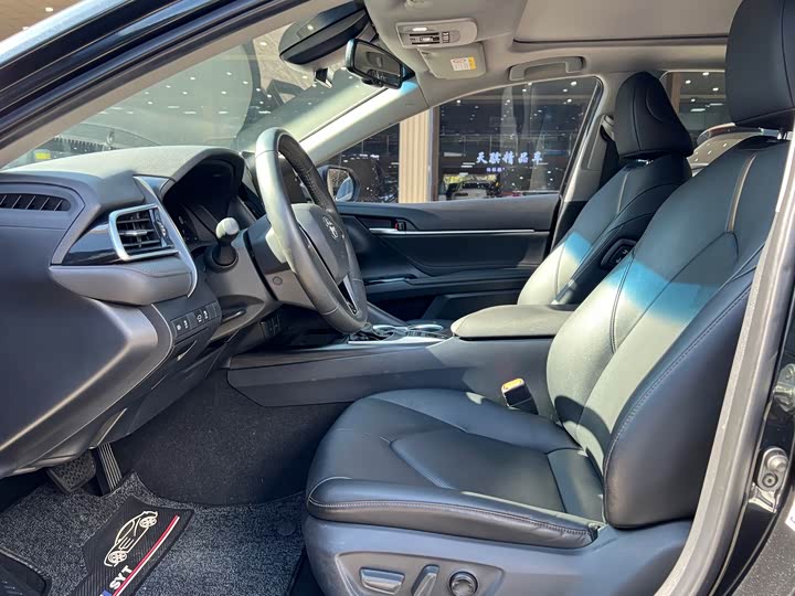 Фото 7 - Toyota Camry