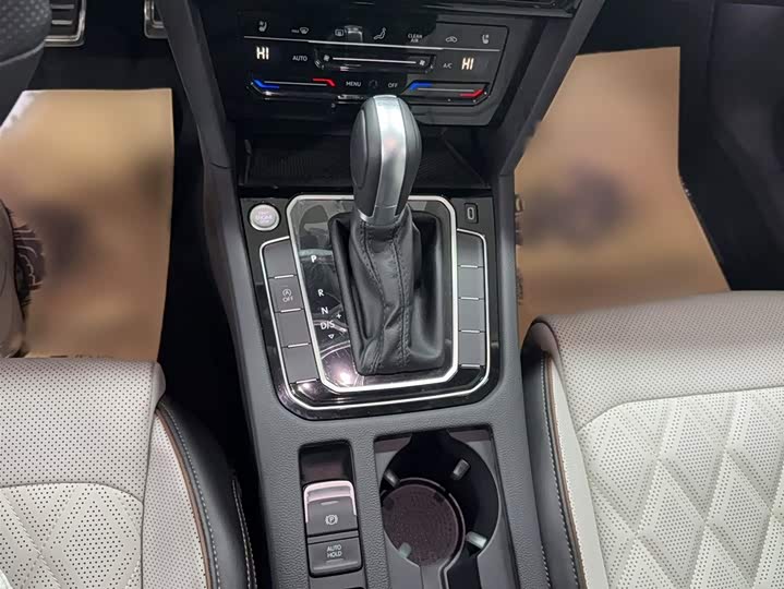 Фото 9 - Volkswagen Magotan