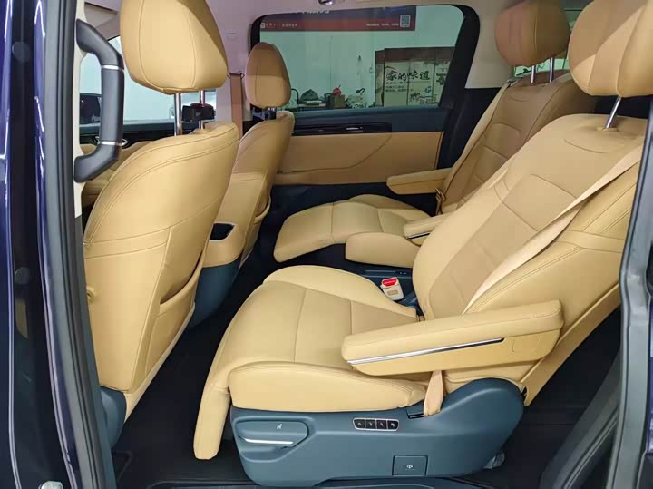 Фото 4 - GAC Trumpchi E8