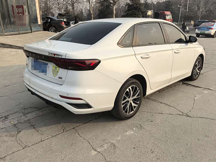 Фото 3 - Geely Emgrand