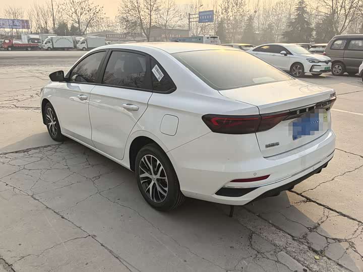 Фото 4 - Geely Emgrand