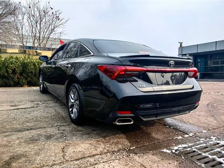 Фото 2 - Toyota Avalon