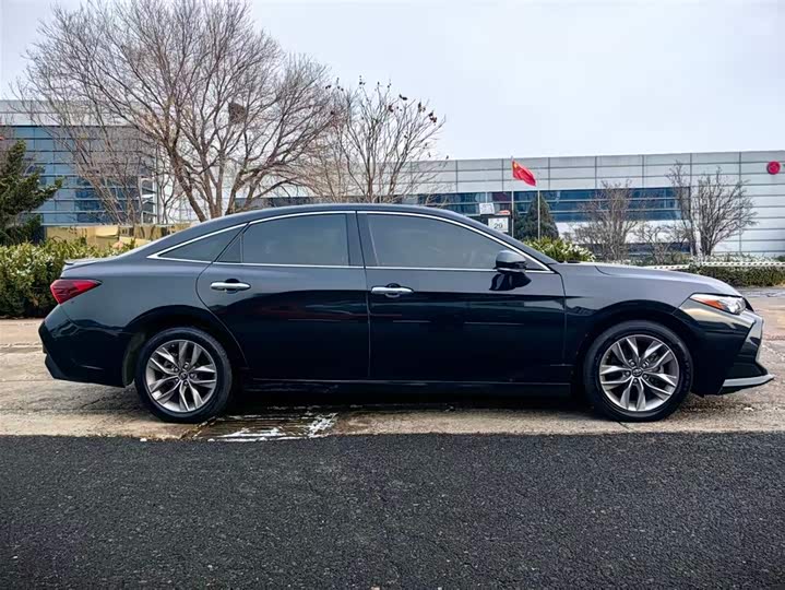 Фото 8 - Toyota Avalon