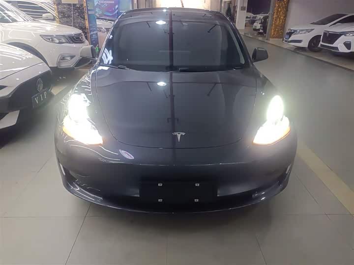 Фото 3 - Tesla Model 3