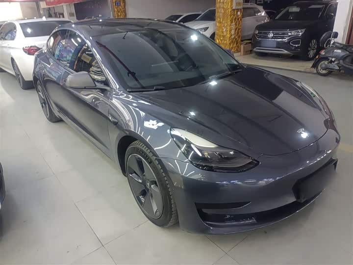 Фото 4 - Tesla Model 3