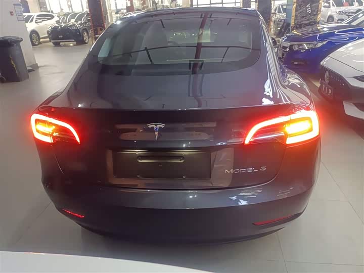 Фото 6 - Tesla Model 3