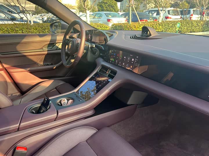 Фото 4 - Porsche Taycan