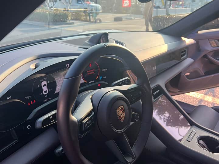 Фото 5 - Porsche Taycan