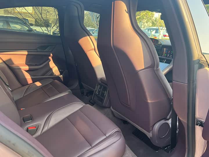 Фото 7 - Porsche Taycan