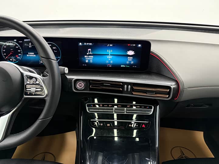 Фото 6 - Mercedes-Benz EQC