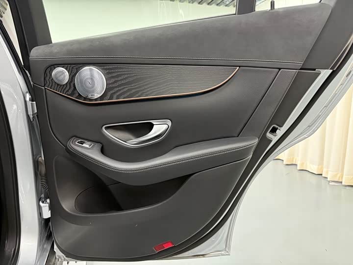 Фото 9 - Mercedes-Benz EQC