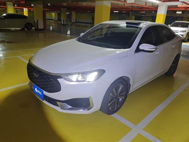 Фото 1 - Ford Escort