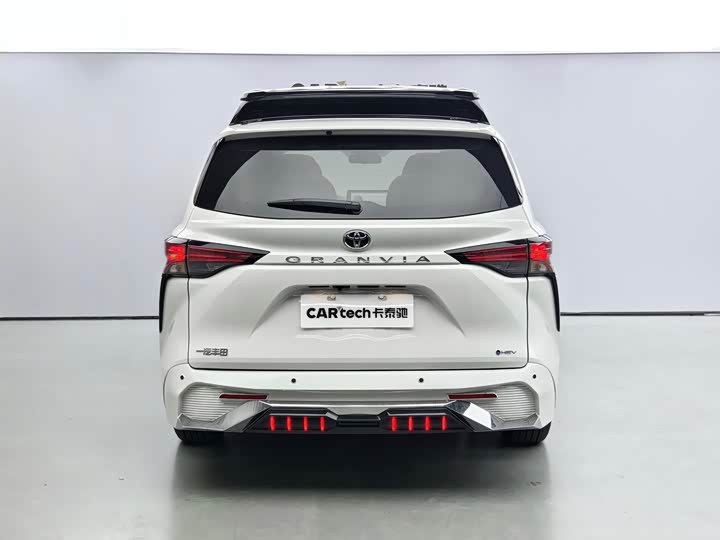 Фото 3 - Toyota Granvia