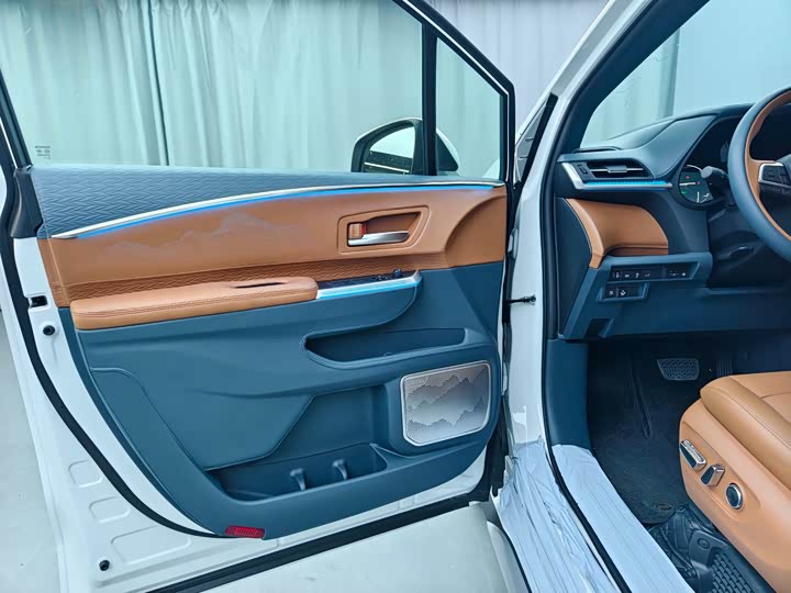 Фото 4 - Toyota Granvia