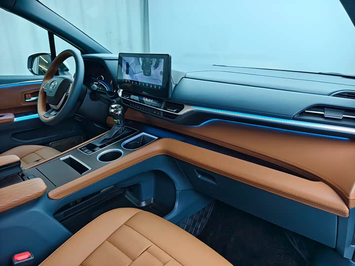 Фото 8 - Toyota Granvia