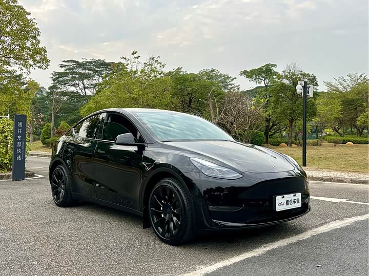Фото 3 - Tesla Model Y