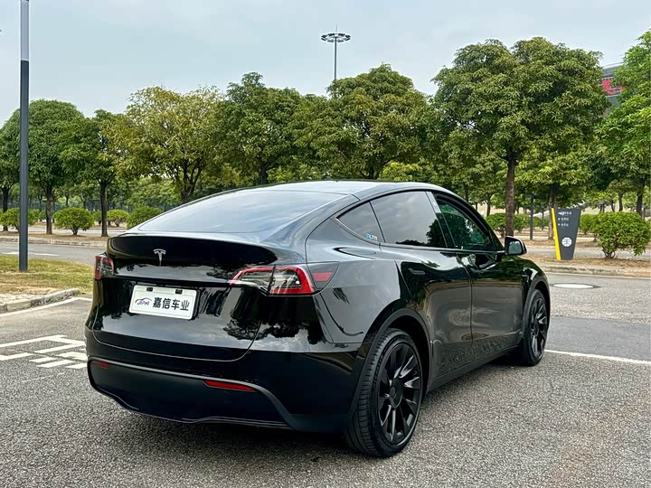 Фото 6 - Tesla Model Y