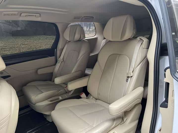 Фото 9 - Buick GL8 ES