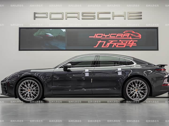 Фото 3 - Porsche Panamera