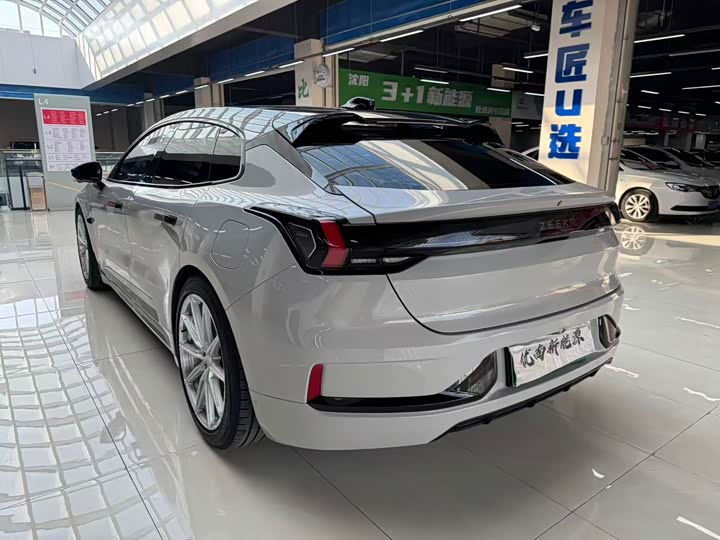 Фото 4 - Zeekr 001