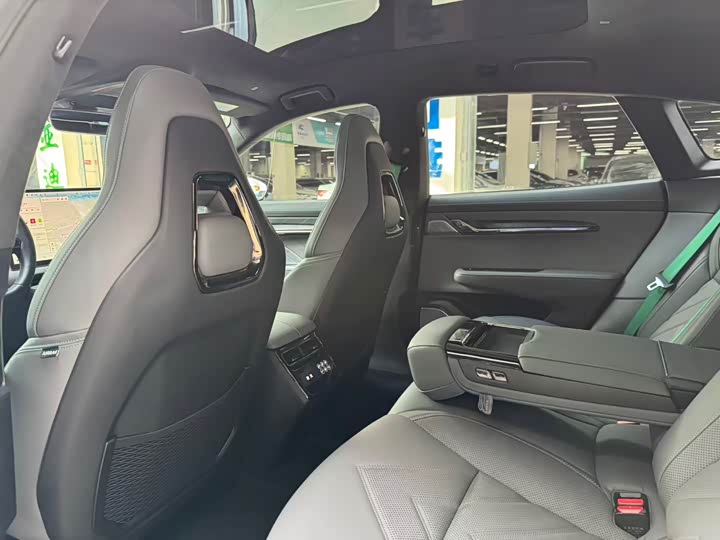 Фото 7 - Zeekr 001