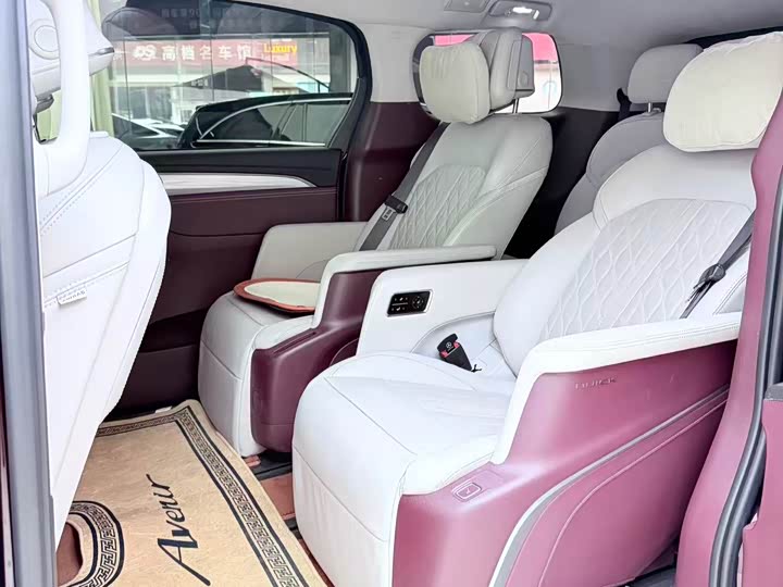 Фото 8 - Buick GL8 ES