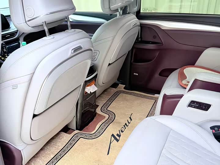 Фото 9 - Buick GL8 ES