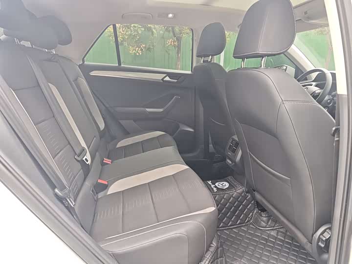 Фото 3 - Volkswagen T-Roc