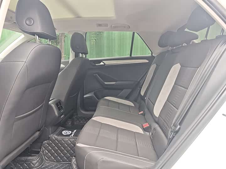 Фото 7 - Volkswagen T-Roc