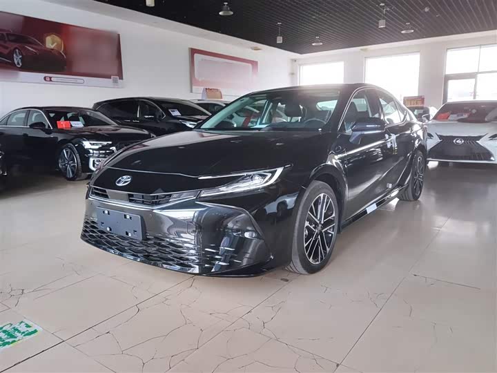 Фото 1 - Toyota Camry