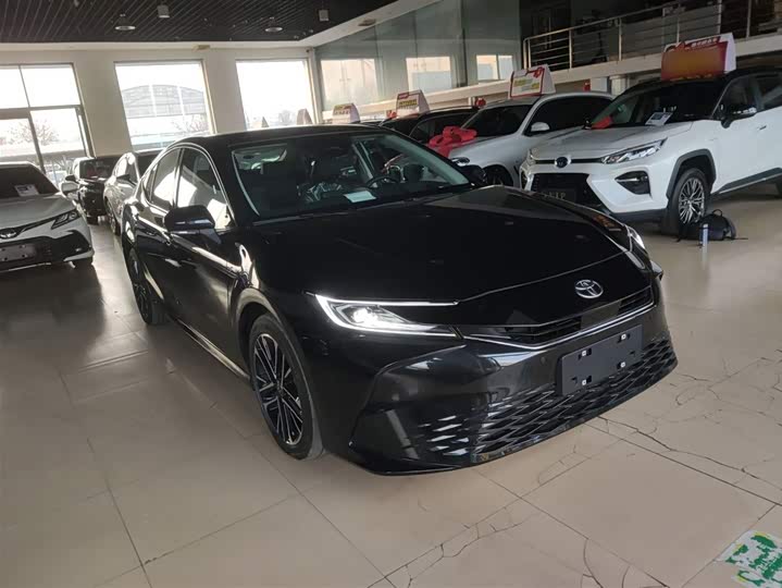 Фото 4 - Toyota Camry