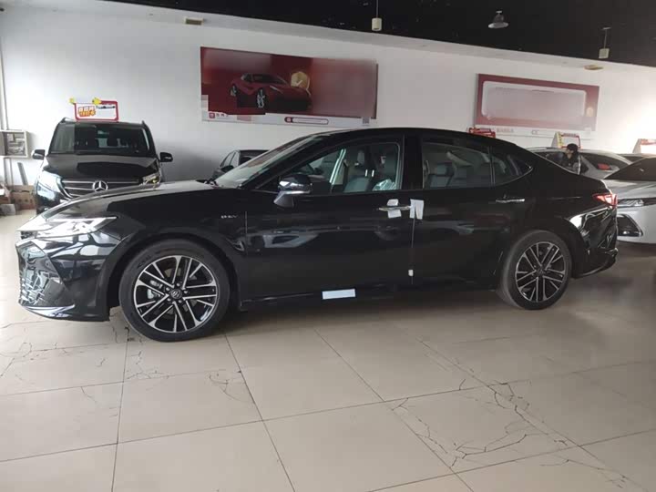 Фото 5 - Toyota Camry