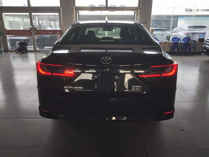 Фото 6 - Toyota Camry