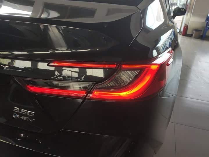 Фото 8 - Toyota Camry