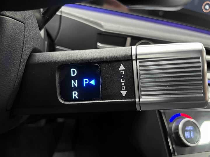 Фото 4 - Hyundai Santa Fe