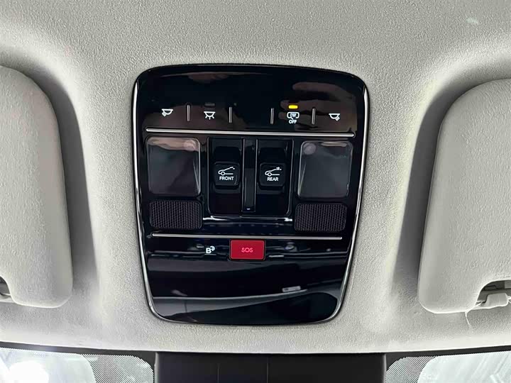 Фото 9 - Hyundai Santa Fe