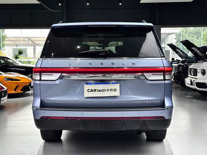 Фото 4 - Lincoln Navigator