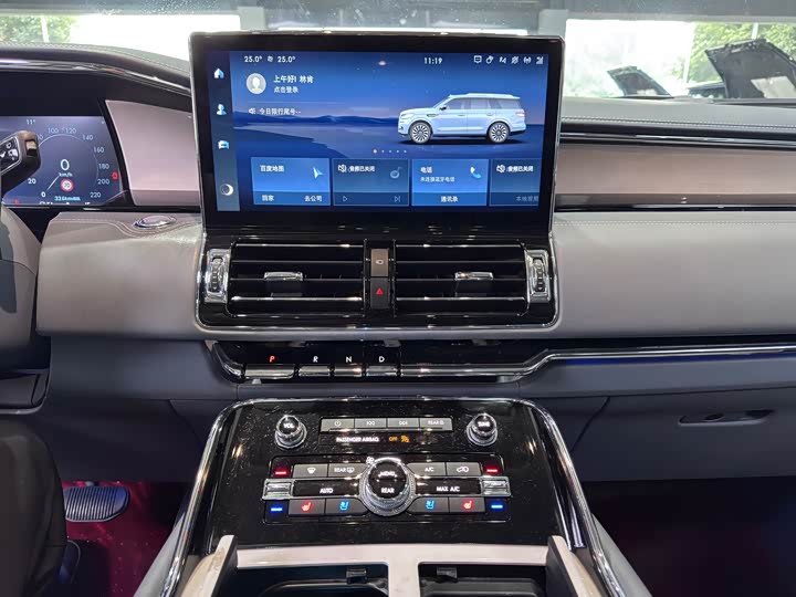 Фото 8 - Lincoln Navigator