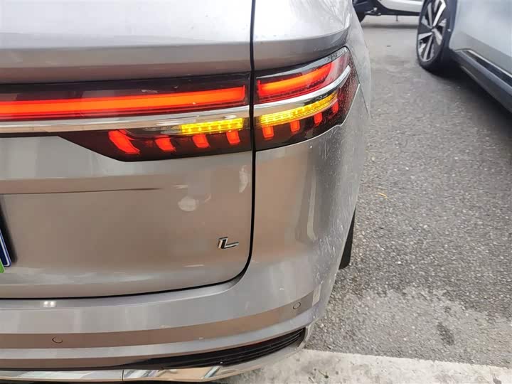 Фото 8 - Geely Monjaro