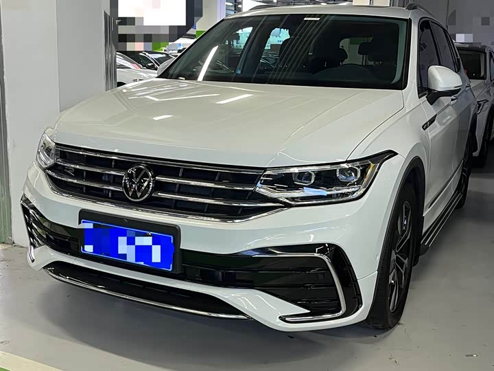 Фото 1 - Volkswagen Tiguan L Pro