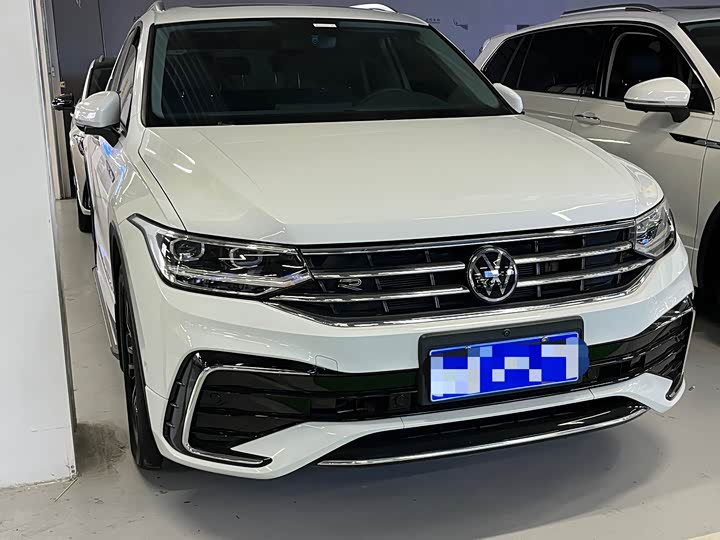 Фото 3 - Volkswagen Tiguan L Pro